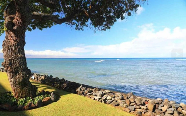 Kahana Reef 106 by RedAwning