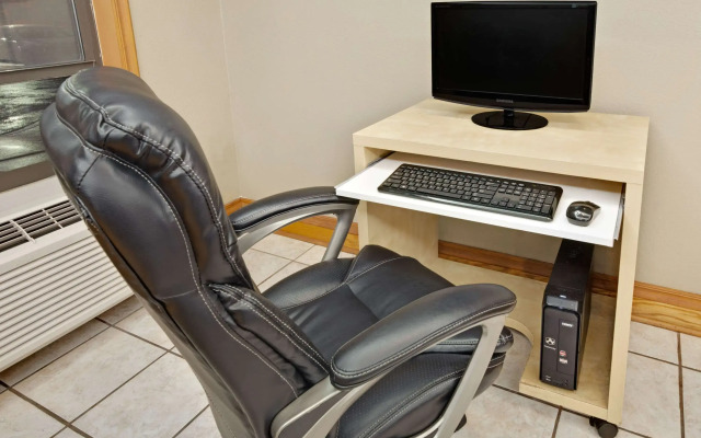 Super 8 by Wyndham Hampshire IL