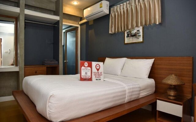 Chula Room & Service