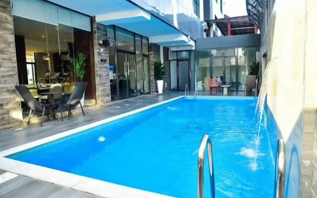 3pple M Continental Hotel & Suites
