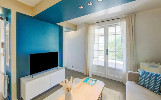 Villa in Cavalaire With Sea View & Pool