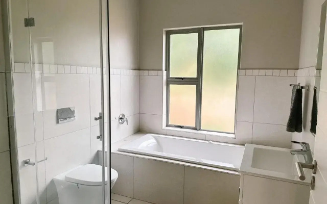 Zimbali Wedge - Unit 11