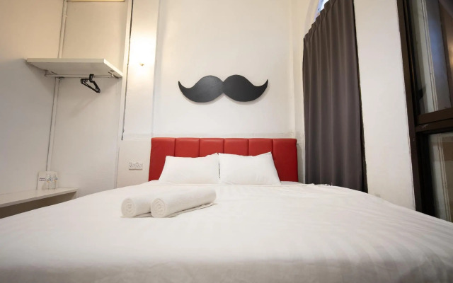 Moustachz Hauze