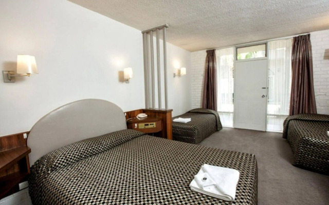 Sandors Motor Inn