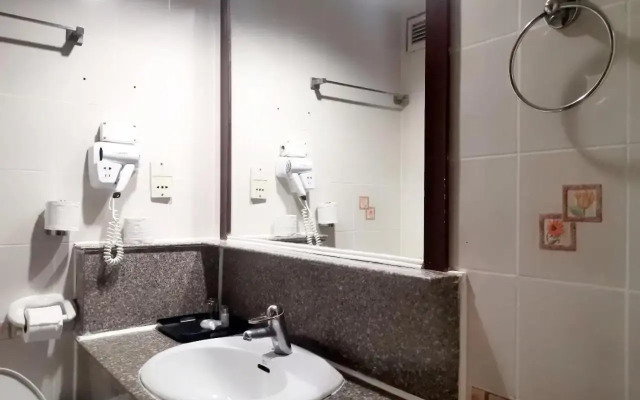 Diamond City Hotel