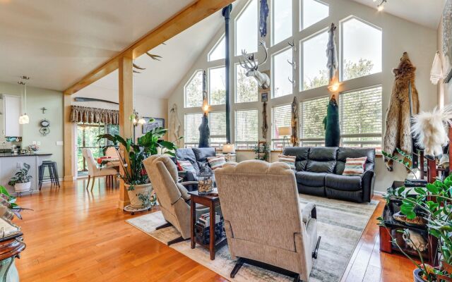 Palmer Getaway w/ Mountain Views & Fire Pit!