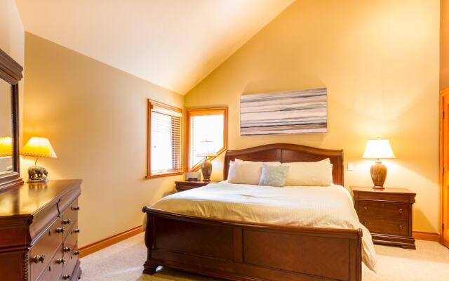8140 Nicklaus North
