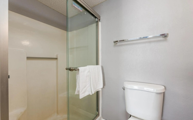 Boardwalk Hotel Charlee & Beach House Rentals