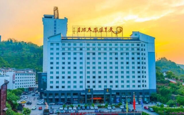 Phoenix Grand Hotel Fenghuang