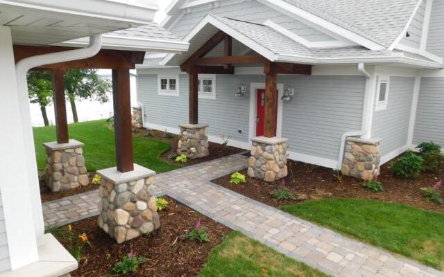 Quarterdeck Resort & Restaurant