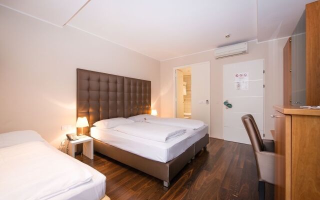 Pakat Suites Hotel