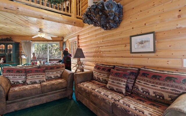 The Hideaway - Enchanting Custom Log-style Home Nestled High In The Pines! Great Room Features! 2 Bedroom Cabin