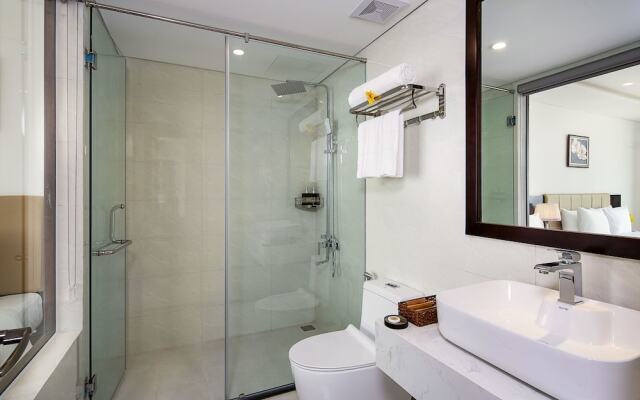 Golden Line Danang Hotel