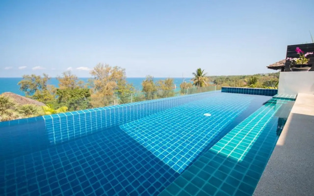 Beautiful 3-Bedroom Villa at Surin Beach