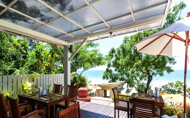Baan Bayan Beachfront Hotel