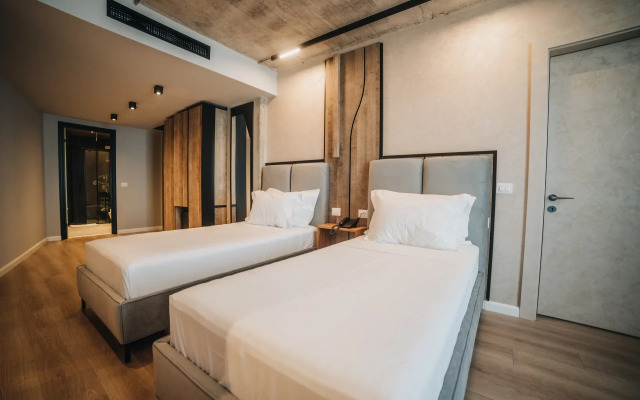 AMR Hotel
