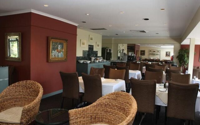 Twin Towers Inn