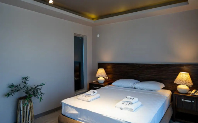 No 48 Alacatihotel