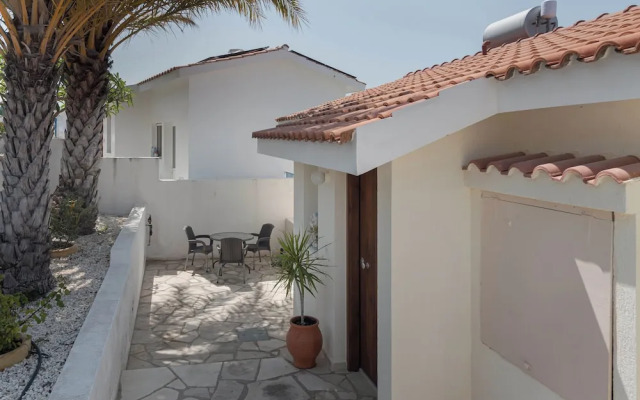 Phaedrus Living: Seaview Hilltop Maisonette