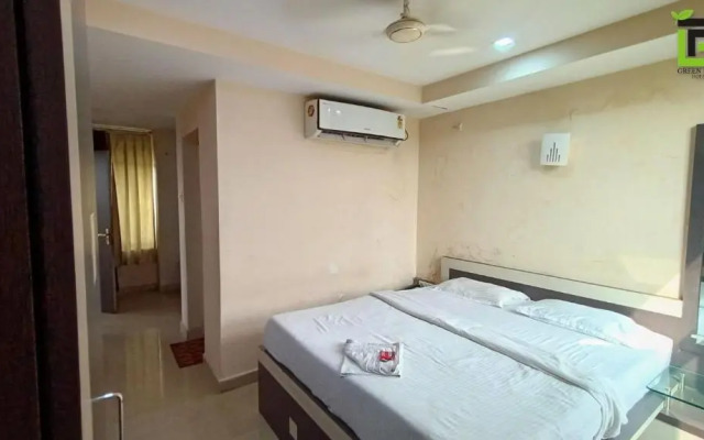 OYO 28157 Hotel Green Field