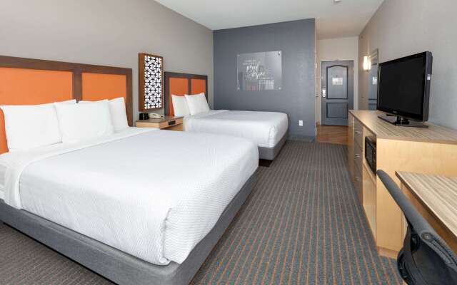 La Quinta Inn & Suites by Wyndham Dallas Love Field