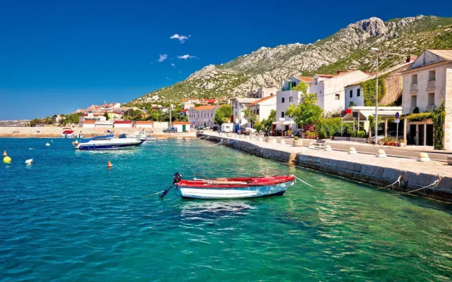 Seafront Apartment Sanja