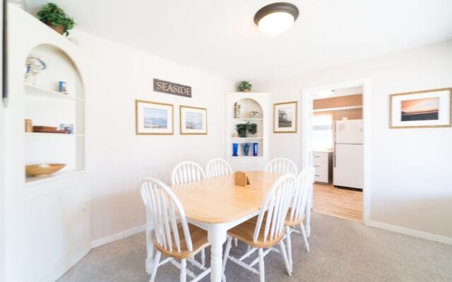 Surfers Cove 3 Br home by RedAwning
