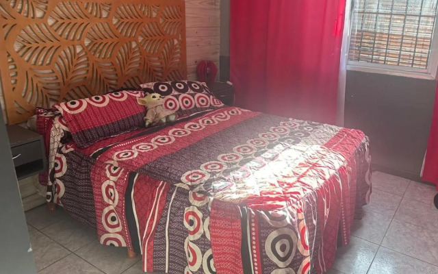 rojo 2 cuadras del mar