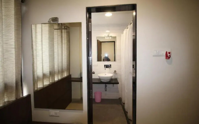 Hotel Girnar