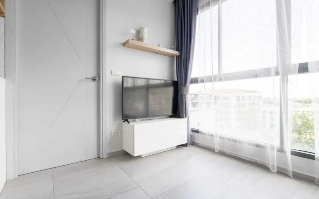 Sleek 2 Bed Apt T2-818