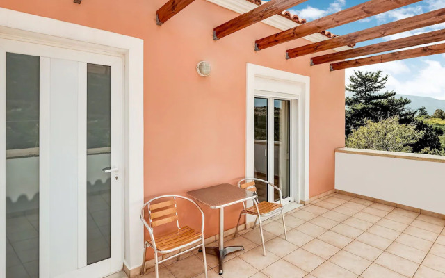 Villa in Kalamitsi Near White Mountains