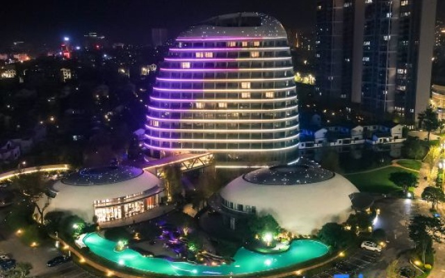 Golden Flower Jade Lake Plaza Hotel – Outside – Qujing