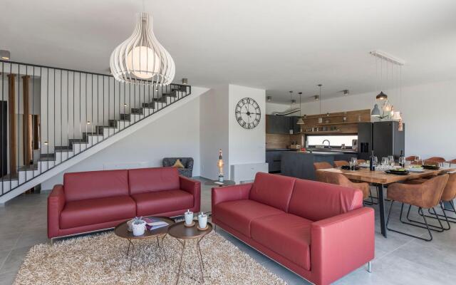 Modern holiday home in Novigrad with swimming pool