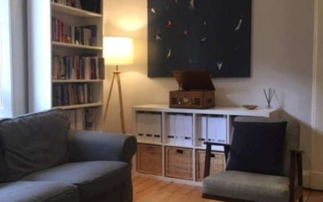 Spacious 3 Bedroom Flat in a Charming Location