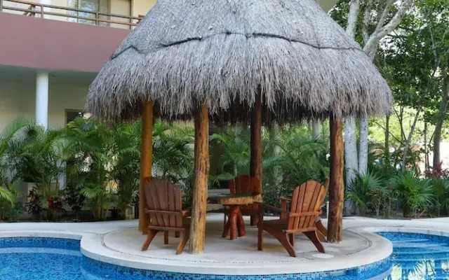 Peggy 2 BDRM apt sleeps 4 balcony