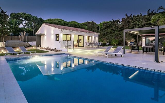 MAR - Luxury Villa Marbesa 400 meters to beach