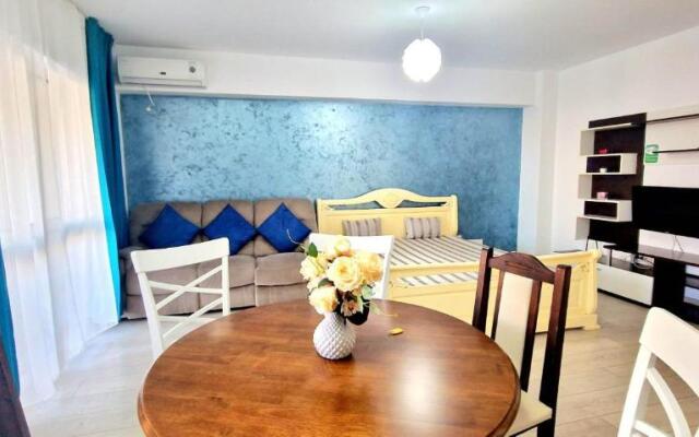 Big & Cosy Apartment with 3 double beds by Evelyn Apartments