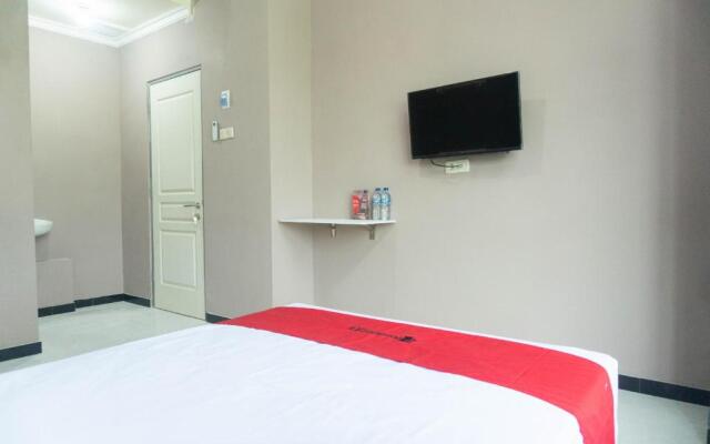 RedDoorz Syariah near Alun Alun Blitar