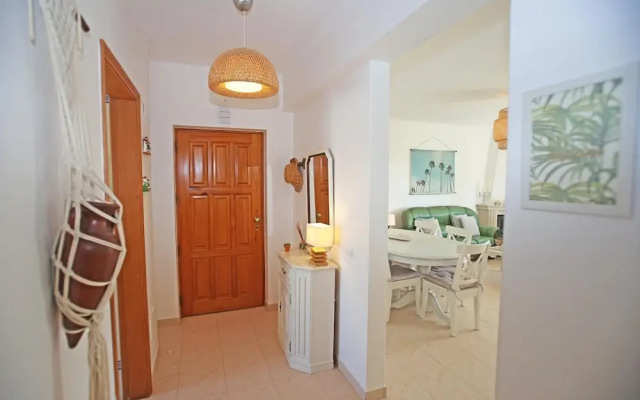 B16 - Sandy Pine Beachfront Flat in Lagos