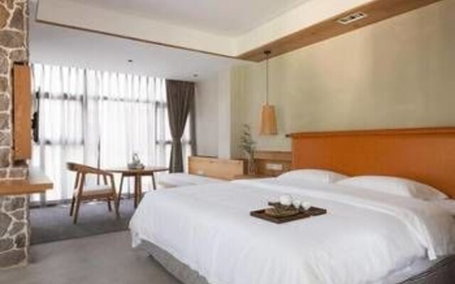 Qiliping Peninsula Hotel