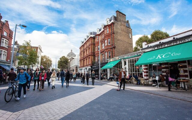 Beautiful 4 Bedroom House in South Kensington