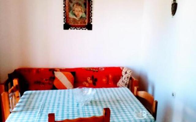 Nikolas Apartments