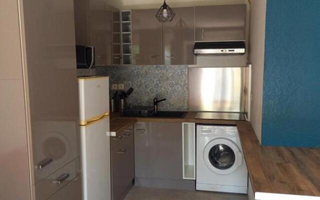 Appartement moderne d'une chambre avec terrasse