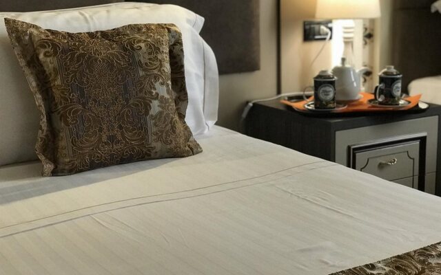Hotel Deluxe