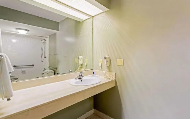 Days Inn Suites Manchester Tn