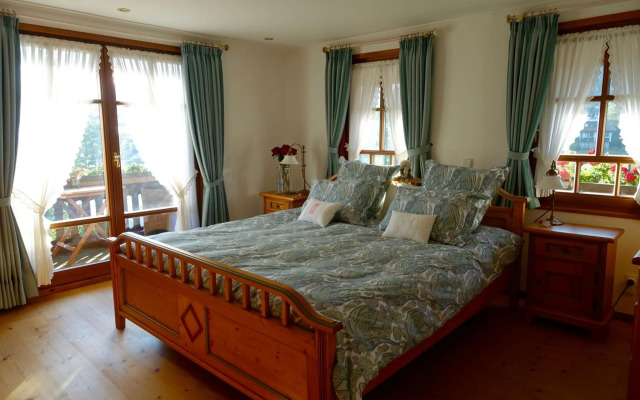 Hollhouse - Bed & Breakfast