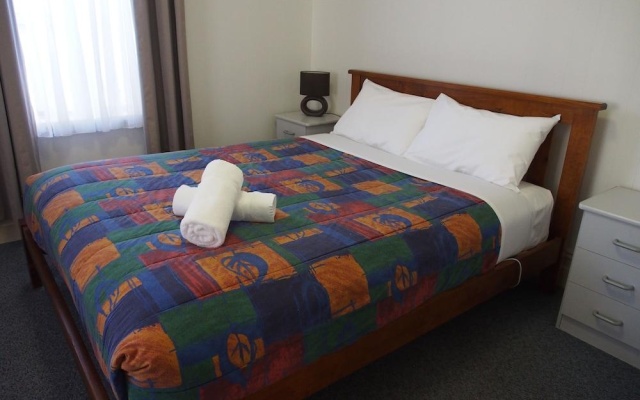 Porepunkah Pines Holiday Park – Guest Rooms – Porepunkah