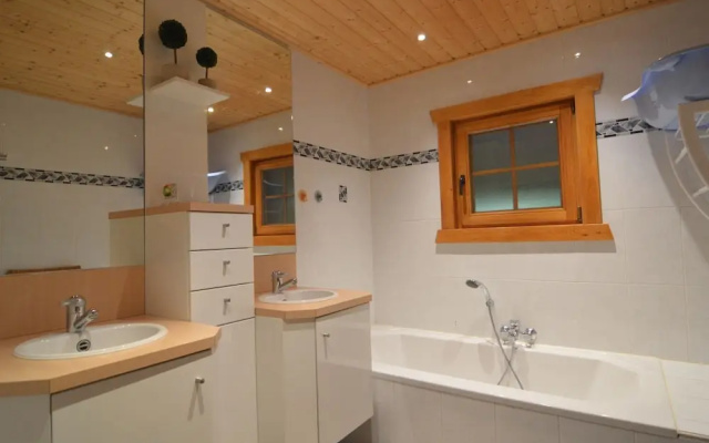 Stavelot Chalet With Garden