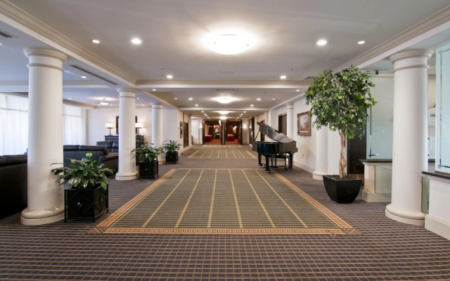 Chateau Lacombe Hotel