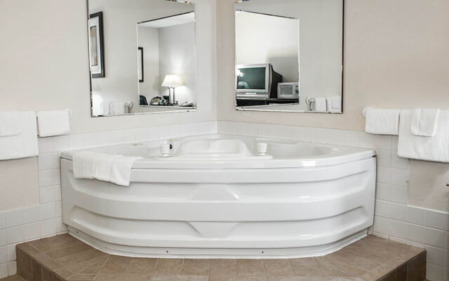 Quality Inn Fort Wayne